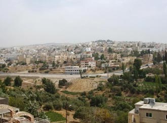  فرق الاطفاء تحاول اخماد حريقا هائلا في غابات ثغرة عصفور  