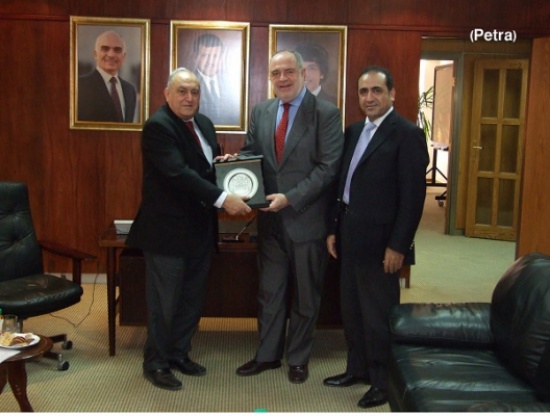 رئيس غرفة تجارة عمان يبحث مع السفير الاسباني سبل تشجيع الاستثمارات الاسبانية في الاردن رئيس غرفة تجارة عمان يبحث مع السفير الاسباني سبل تشجيع الاستثمارات الاسبانية في الاردن
