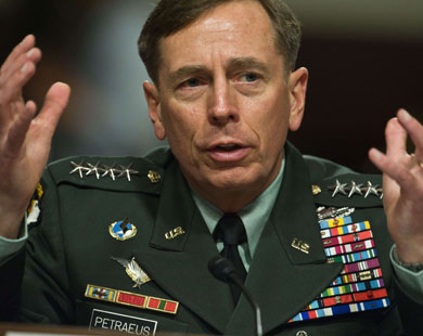 بتراوس يتحدث عن تصعيد بأفغانستان 