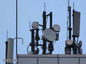 حزب الله: إسرائيل تسيطر على شبكة اتصالات لبنان 