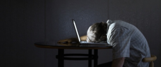 حلم أنه يُطعن فاخترع ماكينة الخياطة