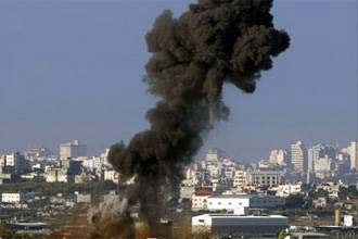 غارات إسرائيلية تستهدف عدة مواقع في قطاع غزة 