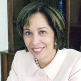 الأميرة بسمة تكرم شركة الأولى للتأمين لدعمهم كلية العلوم التربوية 