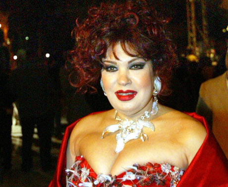 فيفي عبده تخجل من أن ترى حفيدتها أعمالها القديمة 