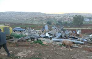 الاحتلال يهدم 25 مسكنا زراعيا بالأغوار في الضفة الغربية 