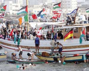 الفلسطينيون يحيون ذكرى مرور شهر على اعتداء الاحتلال على اسطول الحرية 