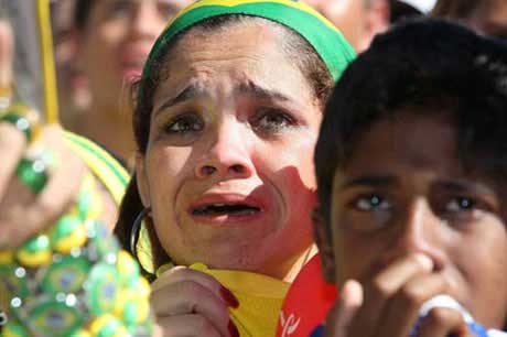 صور مختارة من مباراة البرازيل وهولندا 