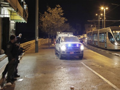 قيود على جنازة “الشلودي” تفجر مواجهات في عدة أحياء بالقدس قيود على جنازة “الشلودي” تفجر مواجهات في عدة أحياء بالقدس
