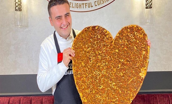 بفيديو مؤثر... الشيف بوراك يسعد المسنات في عيد الحب بفيديو مؤثر... الشيف بوراك يسعد المسنات في عيد الحب