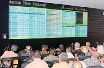 مراقبون: غياب السيولة النقدية في سوق عمان المالي أدت إلى تراجع مؤشراته مراقبون: غياب السيولة النقدية في سوق عمان المالي أدت إلى تراجع مؤشراته