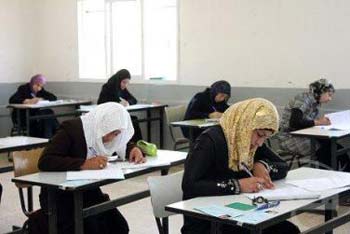 طلبة الثانوية العامه ينهون امتحاناتهم غدا 