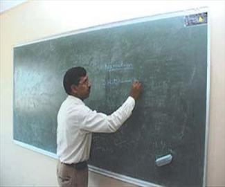 المعلمون في الكرك يثمنون مكرمة جلالة الملك للدراسة في الجامعات