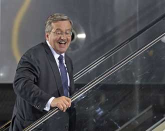 كوموروفسكي يتجه لرئاسة بولندا 