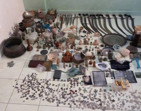 ضبط آثار بقيمة 300 ألف دينار بمنزل في مخيم حطين