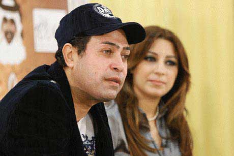 حكيم جاي يهدي النفوس مش يولعها 