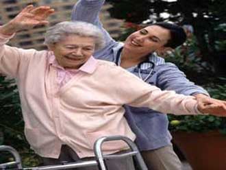 لأفراد العائلة دور كبير في حماية صحة المسنين