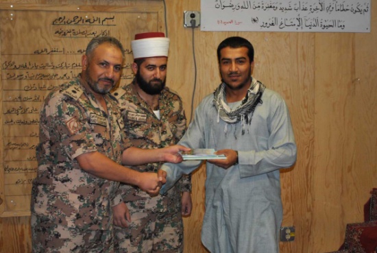 "افغانستان 9  " توزع جوائز مسابقة حفظ القران الكريم