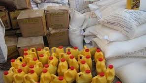 توزيع مساعدات غذائية وصحية على اسر في الجنوب