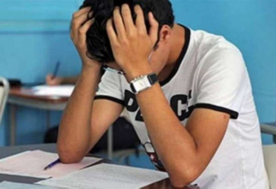 علامة واحدة تحرم طلاباً وذويهم من فرحة النجاح بالتوجيهي علامة واحدة تحرم طلاباً وذويهم من فرحة النجاح بالتوجيهي