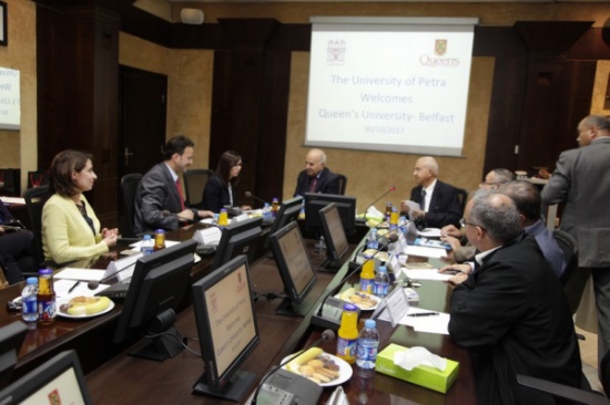 وفد جامعة كوينز البريطانية يزور جامعة البترا وفد جامعة كوينز البريطانية يزور جامعة البترا