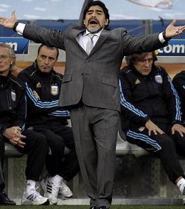 نصب تذكاري في الارجنتين لماراداونا 