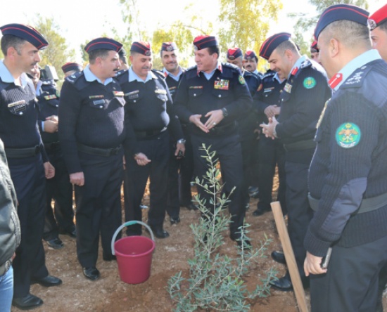 الامن يشارك باحتفالات يوم الشجرة في الرمثا