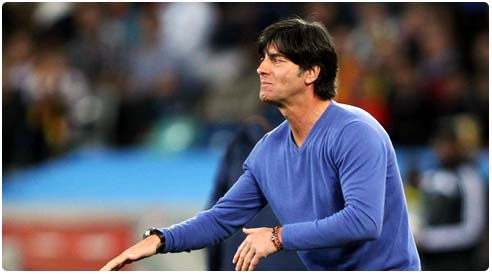 الشكوك تحوم حول استمرار لوف في منصبه