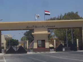مصريون يخدعون السلطات ويُهربون 48 سيارة لقطاع غزة