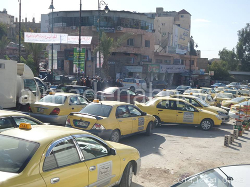 جرش : الدرك يفض اعتصام سائقي التكسي جرش : الدرك يفض اعتصام سائقي التكسي