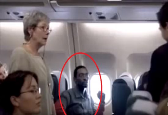 فيديو| رفضت ان تجلس بجانبه.. ما فعله المضيف معها اصابها بالندم!!