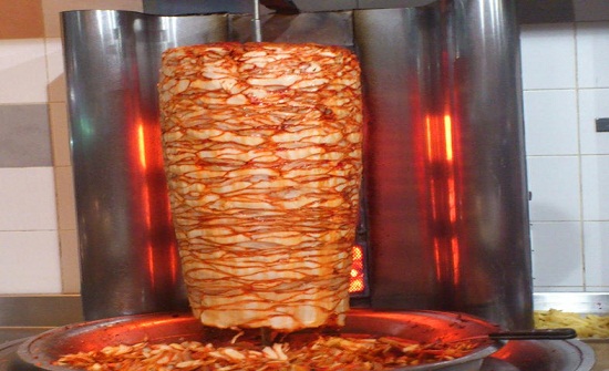 اتلاف 65 كيلو غراما شاورما غير صالحة للاستهلاك في مأدبا