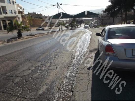 المياه تغطي شوارع في جرش بسبب كسر في ماسورة ( فيديو وصور) المياه تغطي شوارع في جرش بسبب كسر في ماسورة ( فيديو وصور)