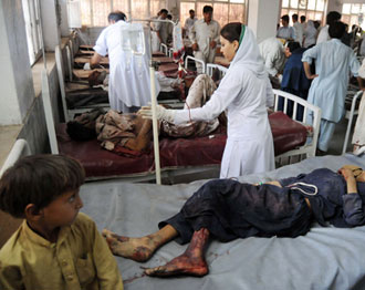 قتلى تفجيري باكستان فوق المائة    