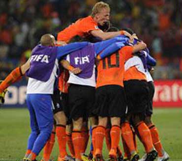 اذاعة هولندا :   11 سببا  سحرياً لفوز هولندا على إسبانيا