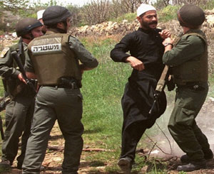 أهالي الجولان يحتجزون 3 جنود إسرائيليين