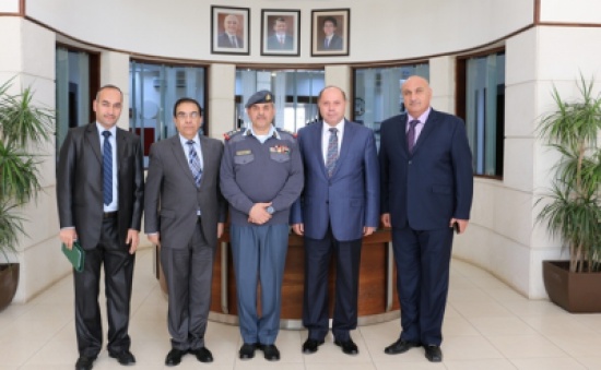 بحث التعاون بين جامعة الشرق الأوسط والملحقية العسكرية البحرينية