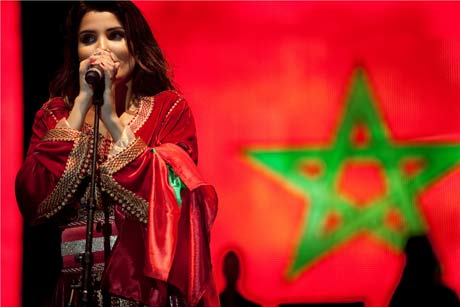 بالصور صوفيا المريخ بالزي المغربي في مهرجان "أصوات نسائية"