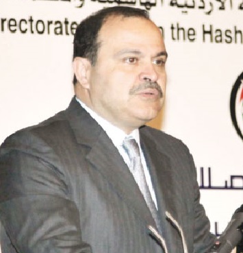 وزير الداخلية يلتقي السفيرة الفرنسية في عمان