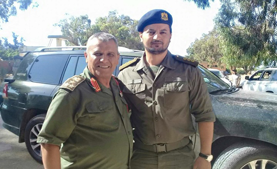 حفتر يرّفع ابنه لرتبة عقيد.. وليبيون يسخرون .. بالفيديو حفتر يرّفع ابنه لرتبة عقيد.. وليبيون يسخرون .. بالفيديو
