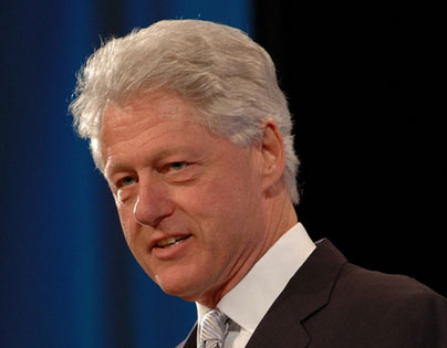 عضو يهودي في الكونغرس الامريكي يتزوج مساعدة وزيرة الخارجية المسلمة هوما عابدين 