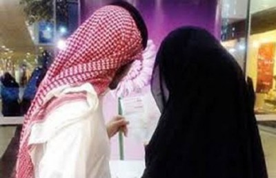 سعودي طلّق زوجته لانه شاهدها وهي ترقص وحدها بالمنزل سعودي طلّق زوجته لانه شاهدها وهي ترقص وحدها بالمنزل