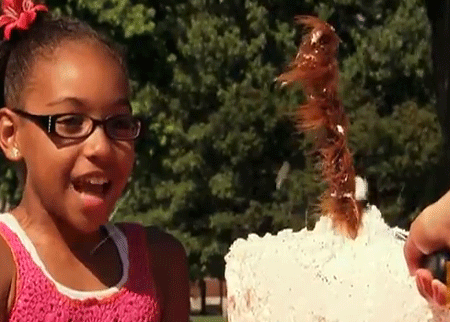 الكعكة والقطة