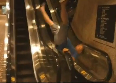 المصعد والناس