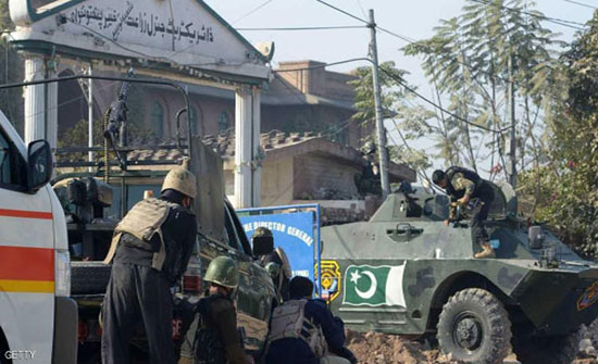 قتلى بهجوم لمسلحين "منقبين" على جامعة باكستانية