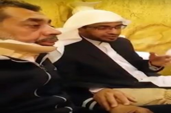 فيديو: رجل يفقد زوجته وأبناءه بحادث مروري فيديو: رجل يفقد زوجته وأبناءه بحادث مروري