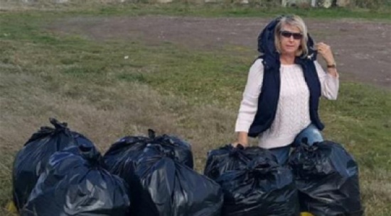 نيوزيلندية تجمع 1300 كلغ من القمامة من الطرق نيوزيلندية تجمع 1300 كلغ من القمامة من الطرق