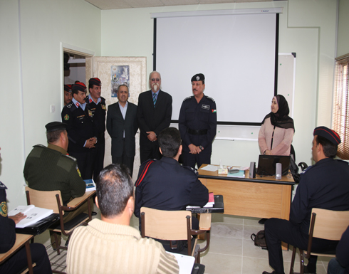 الطوالبة يؤكد ضرورة تسليح جهاز الأمن العام بالمعرفة الطوالبة يؤكد ضرورة تسليح جهاز الأمن العام بالمعرفة