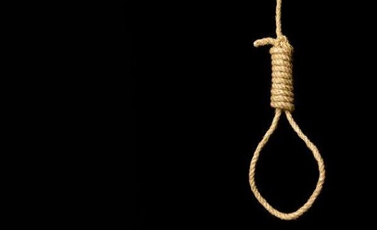 لمروره بأزمة نفسية..طالب ابتدائي مصري ينتحر شنقًا!