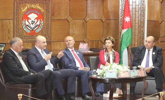 وزير الاتصالات: الشباب الأردني قادر على صنع المستقبل وزير الاتصالات: الشباب الأردني قادر على صنع المستقبل