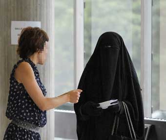 التصويت لصالح حظر النقاب بفرنسا 